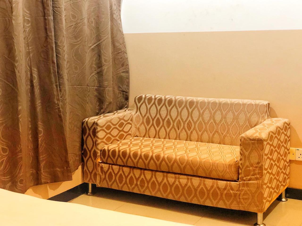 Brize Inn 胡鲁马累 外观 照片